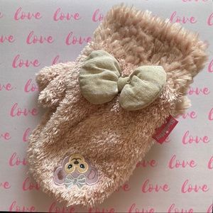 Shellie May fuzzy mittens TDR